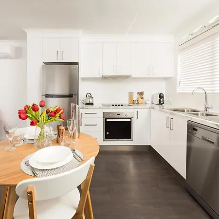 Understated Elegance Affordable Luxury Villa Albury Exterior photo