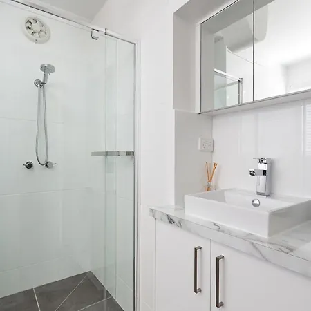 Understated Elegance Affordable Luxury Villa Albury Exterior photo